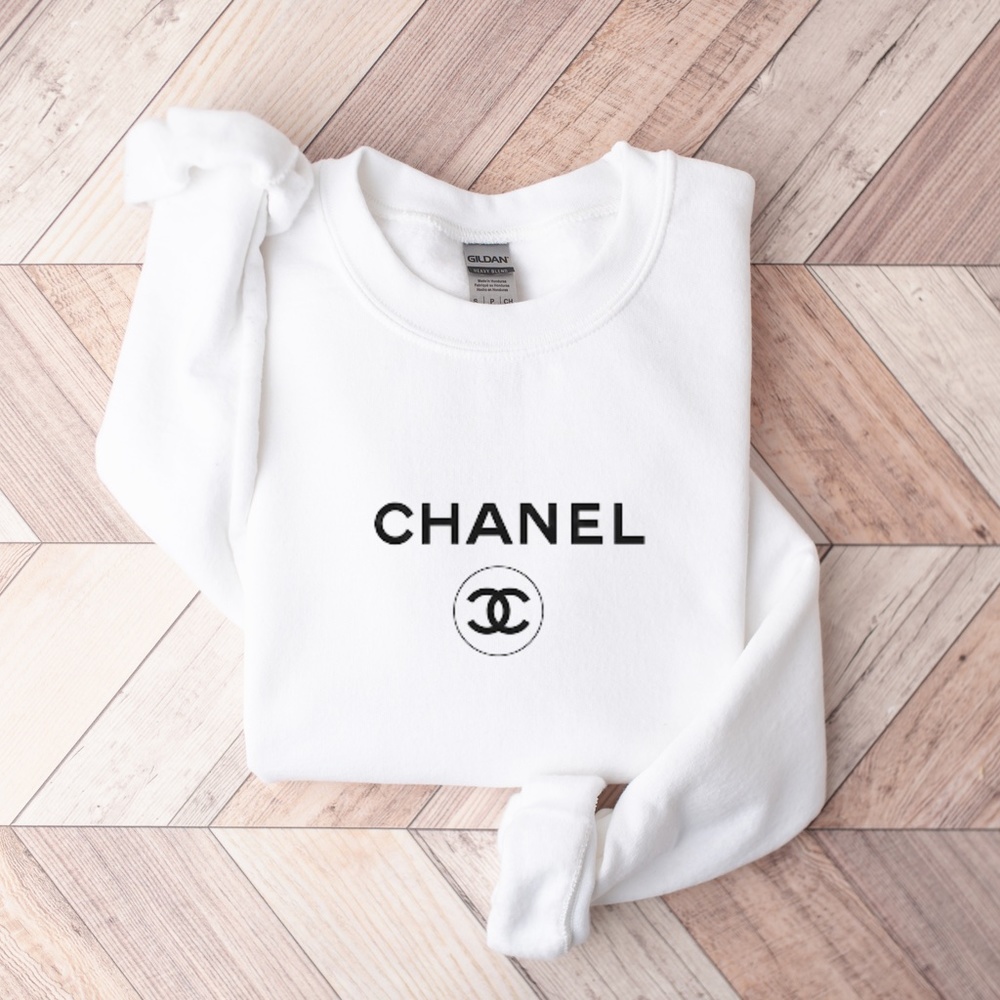 Gildan White Sweatshirt with Black Chanel Logo, size M never worn